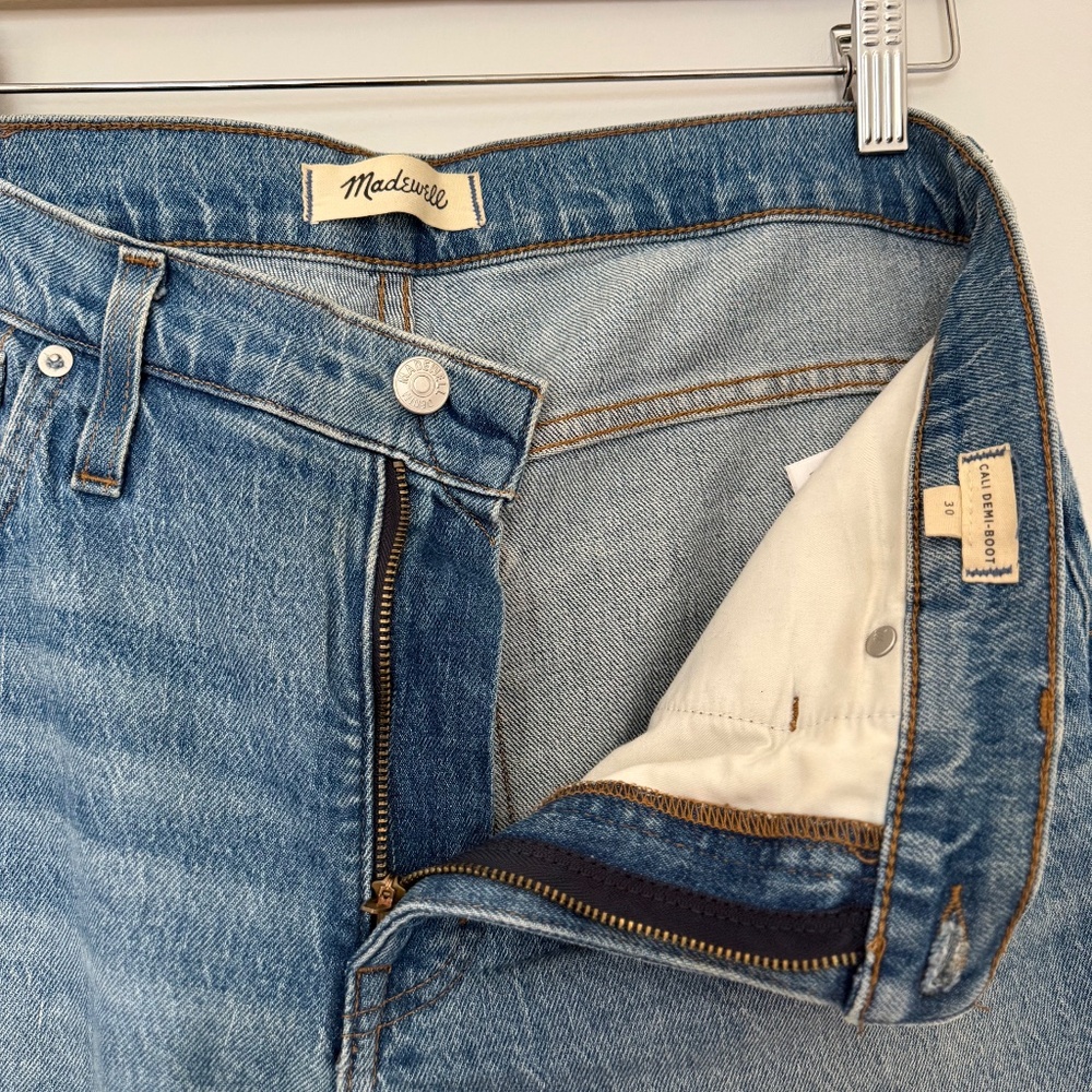 Madewell Cali Demi-Boot / Kick-Crop Jeans in Fleetwood Wash - Picture 4 of 4